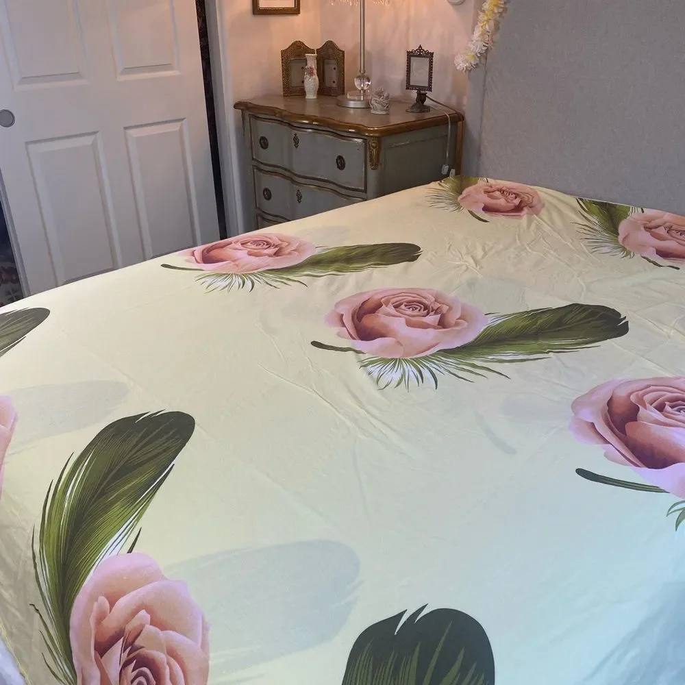 Floral Bedding Set with Pink Roses and Green Feathers